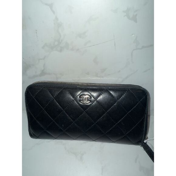 Chanel Quilted Wallet - Good Condition with Dustbag, Card, and Receipt - Picture 6 of 6